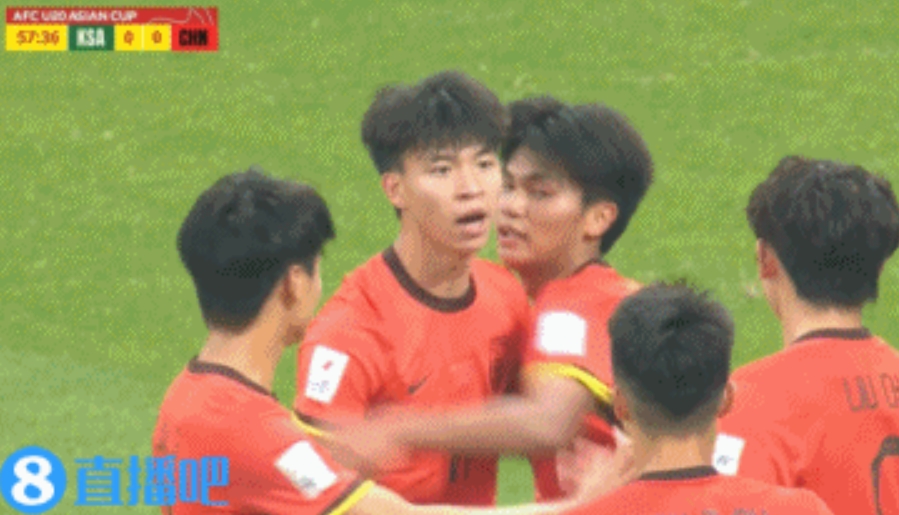 似乎是王钰栋让点?王钰栋造点后对刘诚宇说了两句,随后后者丢点